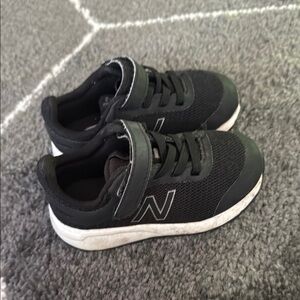 New Balance Black Sneakers with Mesh and Synthetic Overlays